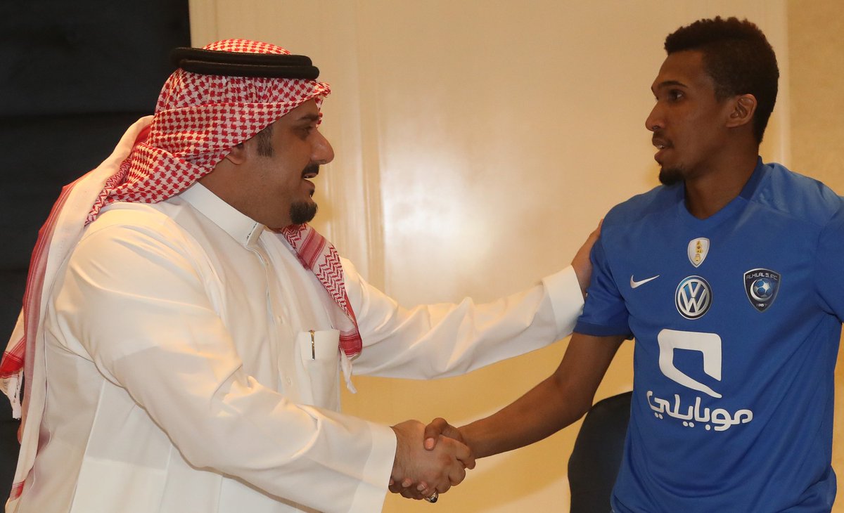 Alhilal_FC's tweet photo. صور توقيع سمو رئيس نادي #الهلال عقدا احترافيا مع اللاعب الدولي ولاعب القادسية ماجد النجراني https://t.co/dOzdr4at35