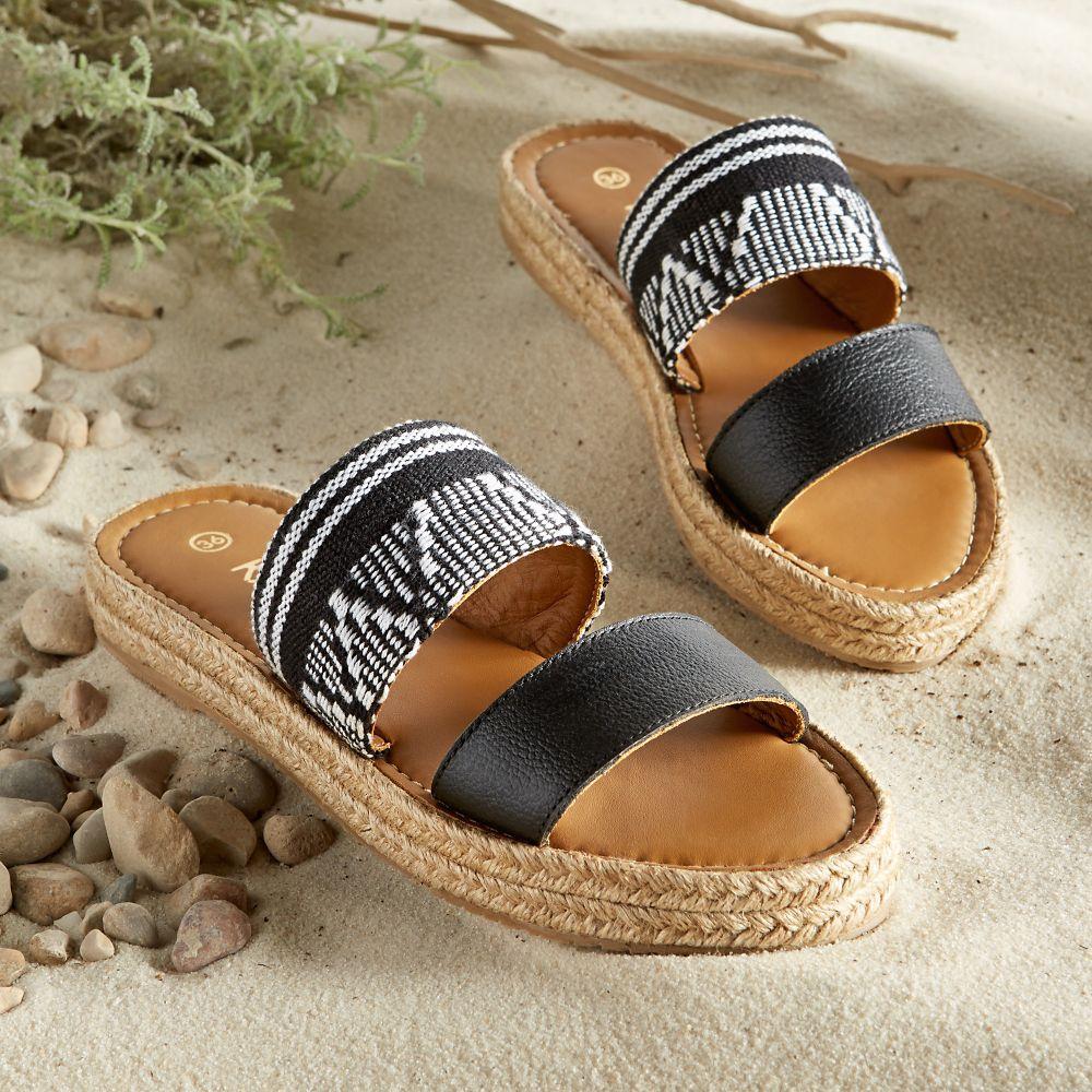 NatGeoStore's tweet photo. Woven in Baranquilla these sandals are inspired by the textiles of the Wayuu tribe.
 https://t.co/KyERPZbxhn https://t.co/YEaL5wmEtR