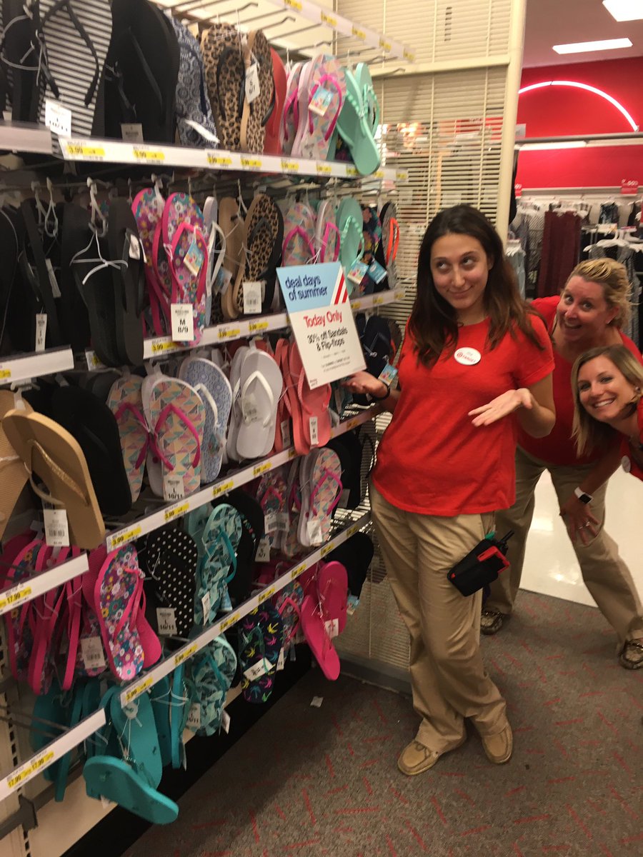 kharp84's tweet image. @gersheyskiss learning merch skills during deal days of summer 2 #tgtinterns2016 @kakajg2002 @taykwent @JamieF1023
