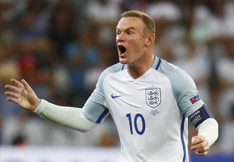 Squawka's tweet photo. Wayne Rooney's game by numbers:

10 misplaced passes
4 failed crosses
0 assists
0 aerial duels won

Not good enough. https://t.co/l1lpk5o7Vh