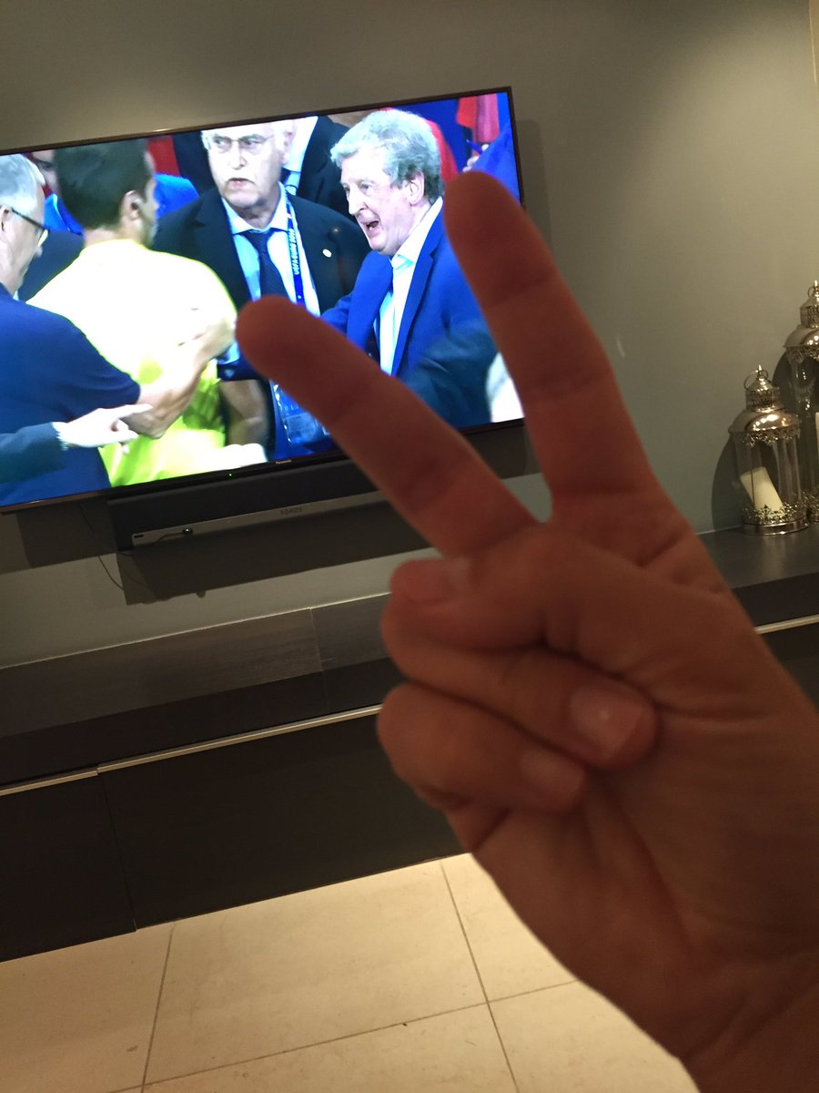 PaddyMcGuinness's tweet image. Let the P see the 45! #Engbarrassing #EURO2016