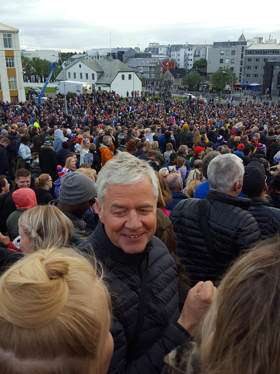 johannivar's tweet photo. Pabbi: "Þetta fá þeir fyrir að fara úr ESB!" https://t.co/omTQS63Fhf