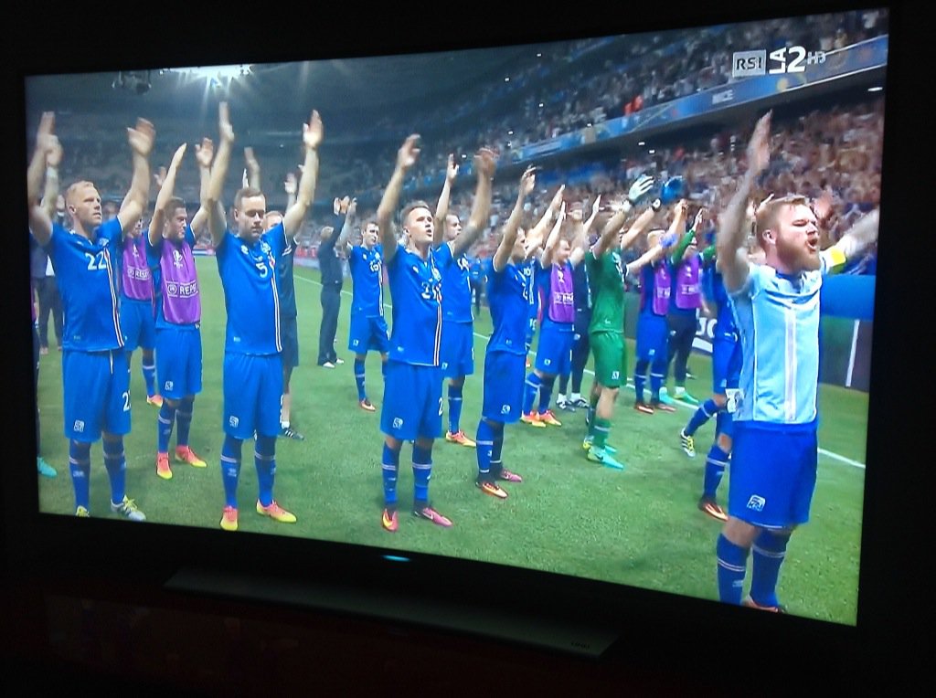 bottigabriele's tweet photo. Uh! Uh! Uh!

#islanda
#euro2016 https://t.co/STPRV4goAE