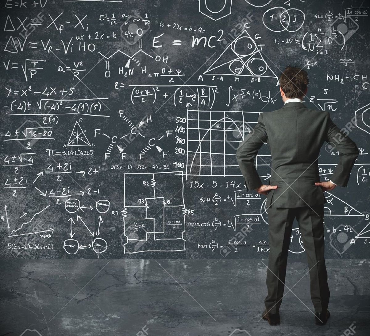TomBeardmore_'s tweet image. Trying to figure out how Rooney is on £300k a week...