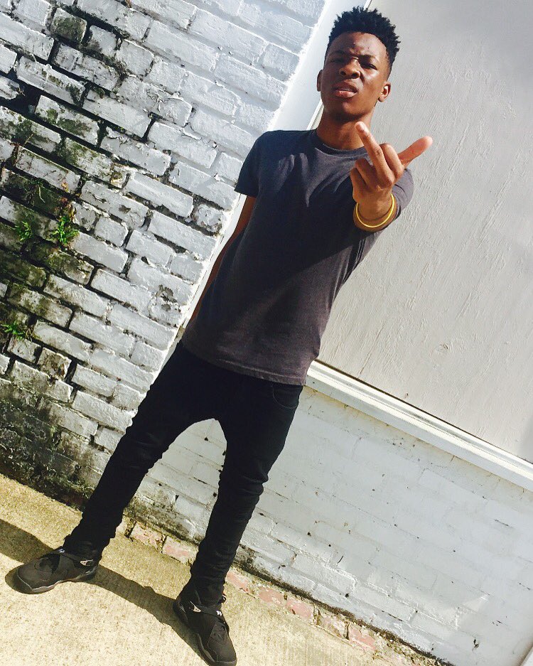 DonnSkrilla's tweet photo. VideoShoot 🤘🏽🔥
#KeyvonnDaDonn #Mob17 #JohnnyLovely https://t.co/ijeU3ovyyc