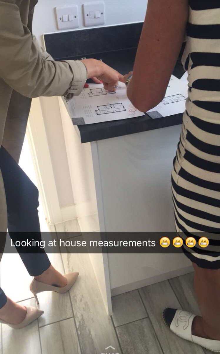SwannVictoria's tweet photo. I did not lie down on the  floor to see if my bed would fit 😂❤️ #super exciting  @austin293_karen @libbyaustinxx https://t.co/4jTxG867vU