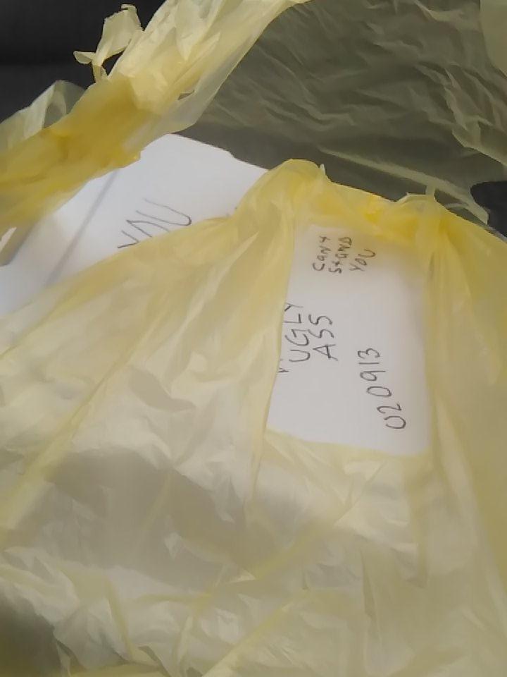 youknowmaee's tweet photo. when you bring him food and write a few messages on the box 😂 i love him but can't stand his ass https://t.co/S01JeOqTeK