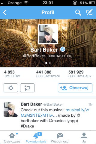 asienja's tweet photo. When @BartBaker follows you https://t.co/KnHgJtvcM0