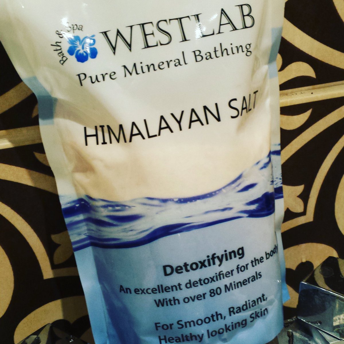PatriciaColl7's tweet photo. A Himalayan salt bath, yes please! #happytimes #relaxingbath https://t.co/lxWmRHdkPf