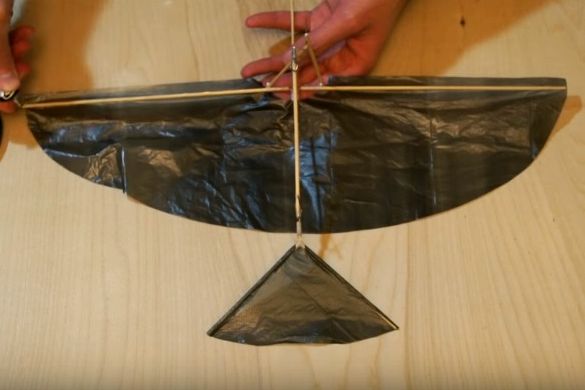 MakeItLab's tweet image. Урок от Степана Глушкова - орнитоптер из подручных материалов. robotclass.ru/articles/ornit… #diy #ornithopter #bird