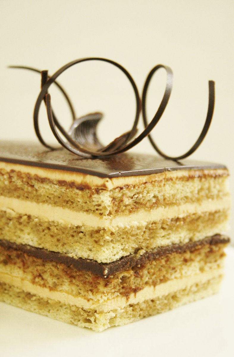 DGbyBG's tweet photo. Even it you're not a fan of opera, you'll love this one! Opera #Cake: coffee, chocolate, buttercream @TheCakeDean https://t.co/j6fMjhKlX1