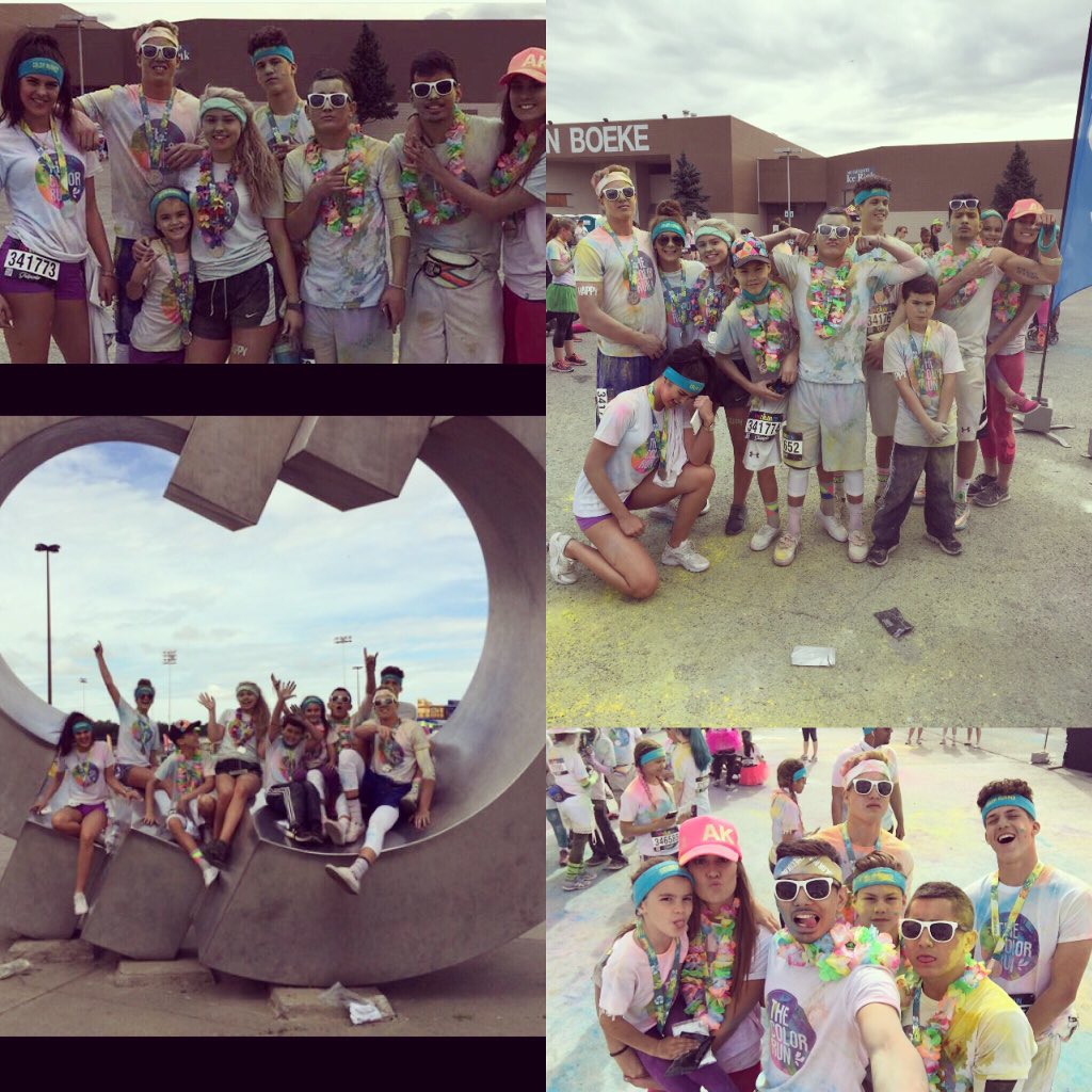 chrxser's tweet image. Had a great time with everyone #happiestplaceonearth #colorrun2016