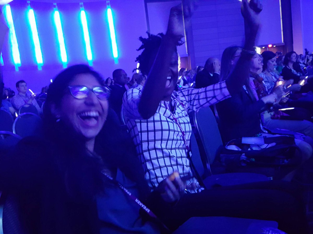 atlascorps's tweet photo. #aliinme #serviceunites #atlascorps10 ... Atlas Corps Fellows sharing the light! https://t.co/4LHW3A09EO