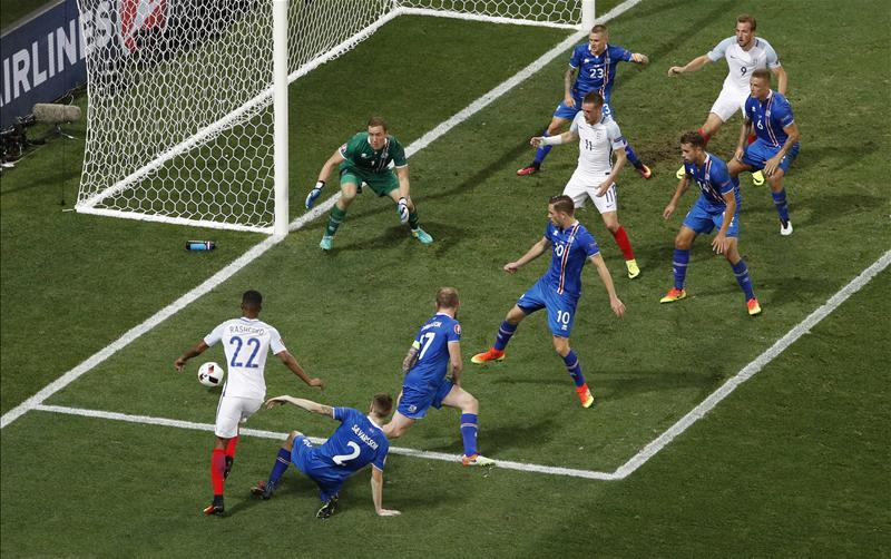 Squawka's tweet photo. No #ENG player completed more take-ons vs. #ISL tonight than Marcus Rashford (3).

He came on in the 86th minute... https://t.co/NO0DqvJicB