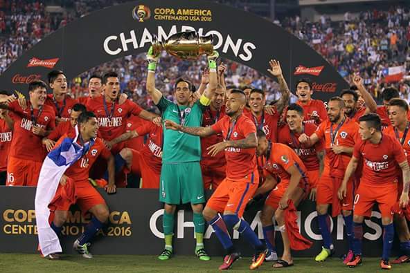nashitopw's tweet photo. Sin duda la Mejor Generacion en ls Historia del Futbol⚽ Chileno👌
Gracias x tantas Alegrias💞
#ChileCampeonDeAmerica https://t.co/TBb5iCQlcB