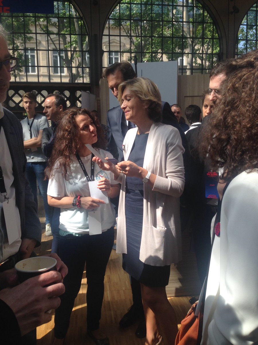 Tactical2C's tweet photo. @iledefrance  We thank Mrs @vpecresse for honouring us our exhibition stand at #FES2016 w/ her visit #safetyisamust https://t.co/Lp0E6lua99