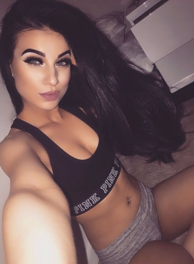 BADDBABEZ's tweet photo. -@adriannalindman 🔥😩 https://t.co/1yFhM4Ervs