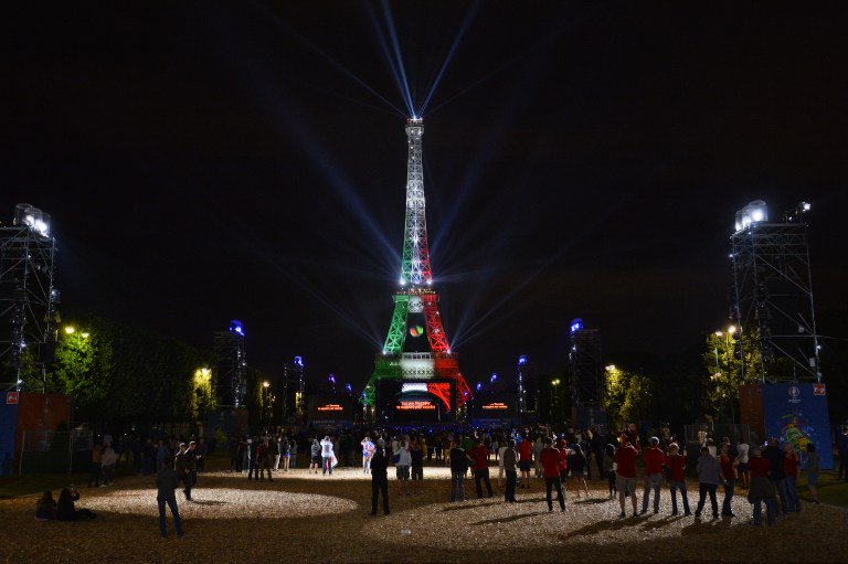 sportmediaset's tweet image. .@LaTourEiffel è tricolore! #ita #Euro2016
&amp;gt; mdst.it/29f1014584/ &amp;lt;