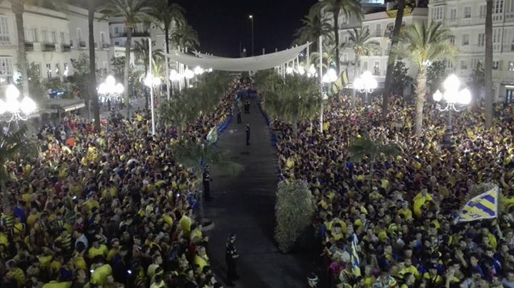 Fiestas de Cádiz tweet media