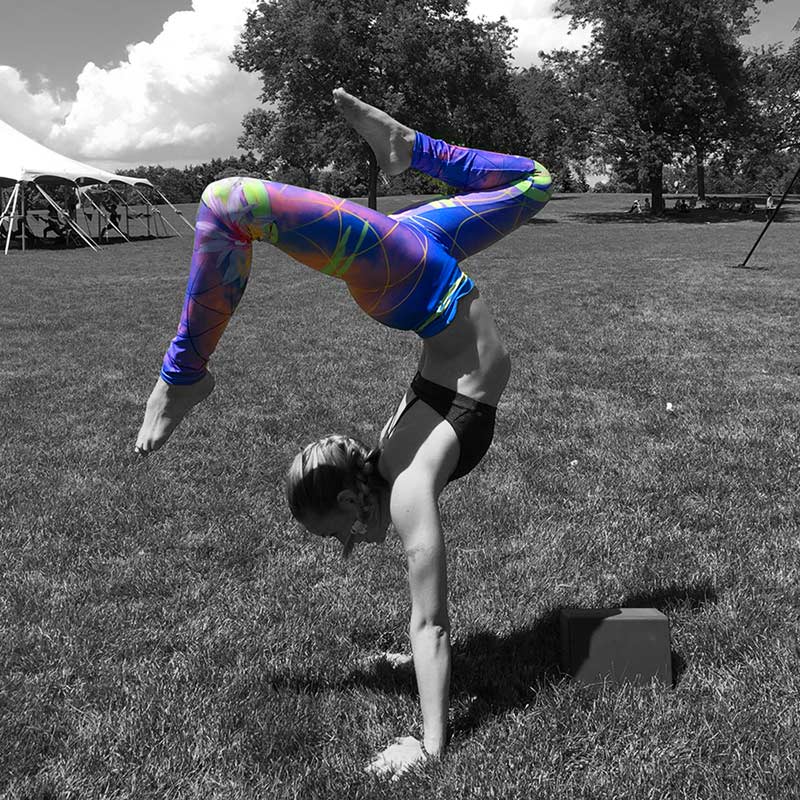 AwakenLine's tweet image. Cicily C's perfect stag hand stand, wearing "White Lily" pants at the Breathe Yoga Fest in Ft. Collins, CO