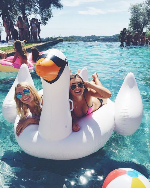 ohssarcasm's tweet photo. 171. inflables para piscinas. https://t.co/dEVBq8ymY9