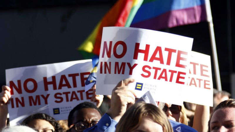 Jezebel's tweet photo. Court rules Mississippi clerks can't use religion to refuse marriage licenses to gay couples https://t.co/o9OwxgIIjq https://t.co/eFA6Z7Dyej