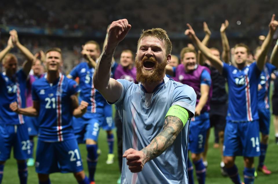 Smc97Kaaf's tweet photo. LES ANGLAIS CE SONT FAIT BATTRE PAR UN PAYS QUI A PLUS DE VOLCANS QUE DE JOUEURS PROFESSIONNELS 😂 #ANGISL #EURO2016 https://t.co/uo0rxV5v5F