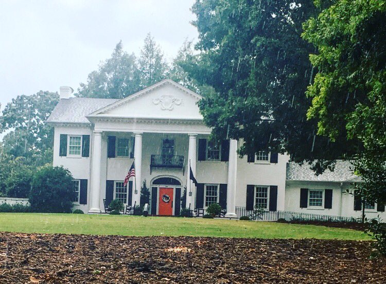 The porch and the front door are looking perfect! @ClemsonPrez #Clemson #PresidentsHouse