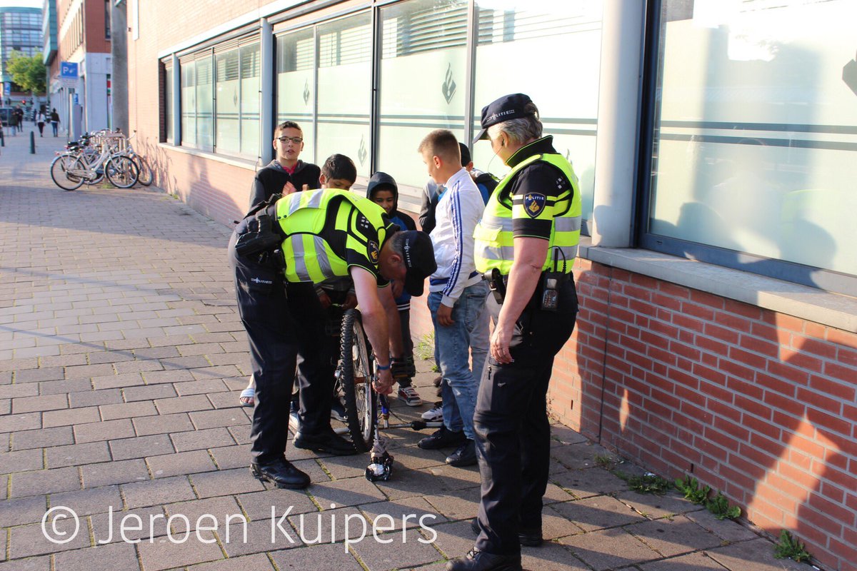 Je kan @WagBuytenwegh ook alles vragen he! Zowel waakzaam als dienstbaar voor bureau De Heemstraat.