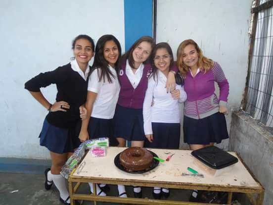Raizarcastro's tweet photo. Vi essa foto e a saudade apertou! @SaamyM #PhanieLanes #BrunaLopes #CamilaMenezes #AniversarioSurpresaBru #2012 ♥ https://t.co/4EpIMqjXQI