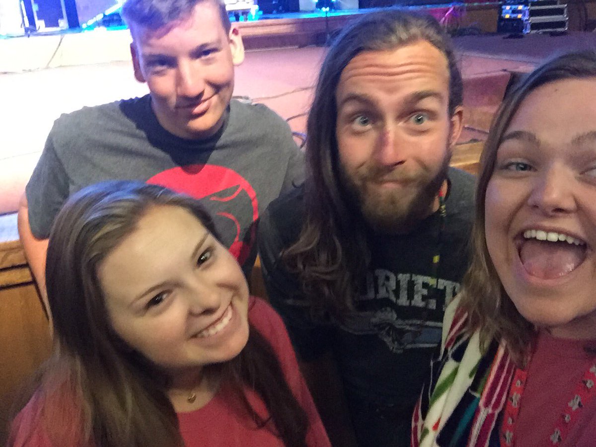 leahmichelle980's tweet photo. New adventures, New Friends, New love for Jesus❤️. #glorfuge16 #fdstudents https://t.co/MswAcpJauU
