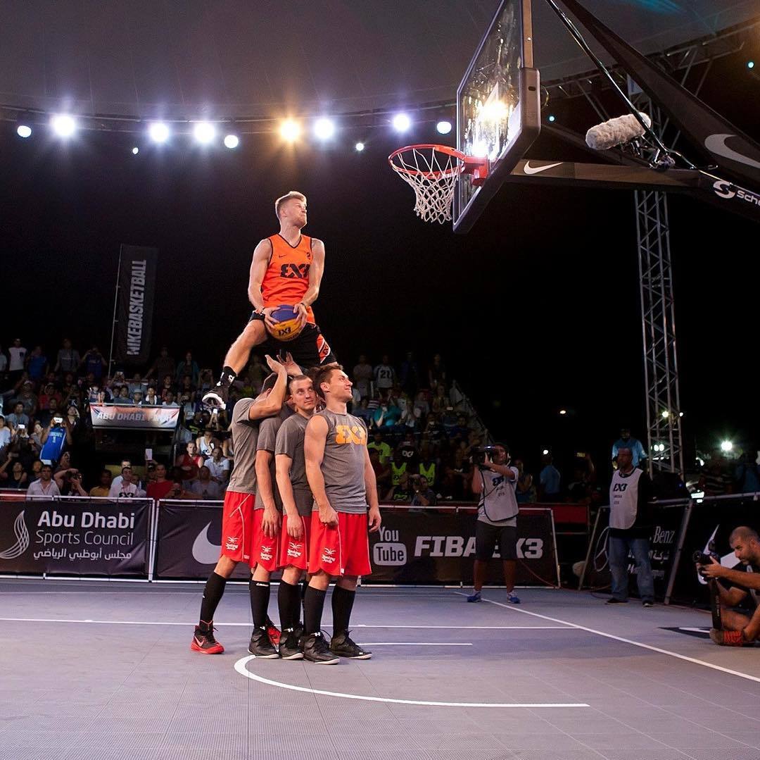 BlacktopApp's tweet photo. This is definitely the way @lipekbasketball plays leap frog.
#liftoff
See whats new on https://t.co/uCBVhw4Qeh https://t.co/iZFzLfGQ4w