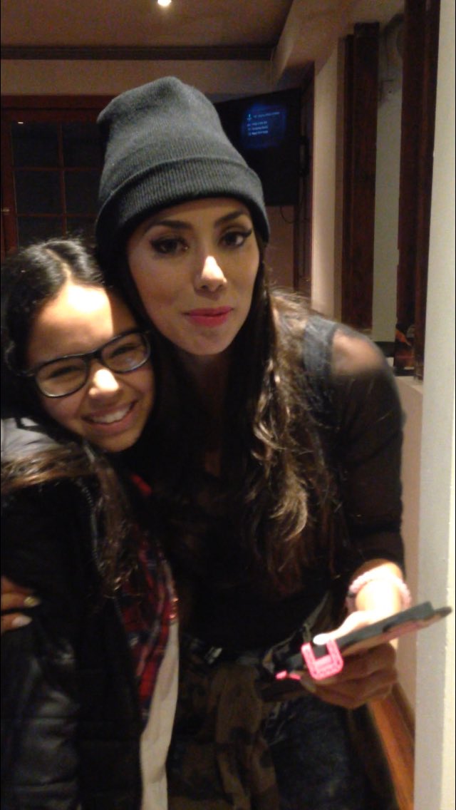 smileofbarbie's tweet photo. Abrazos que nunca se olvidan🙈✨ , Ya te extraño 😭💘 @BarbieMuriel https://t.co/yP2862VUct