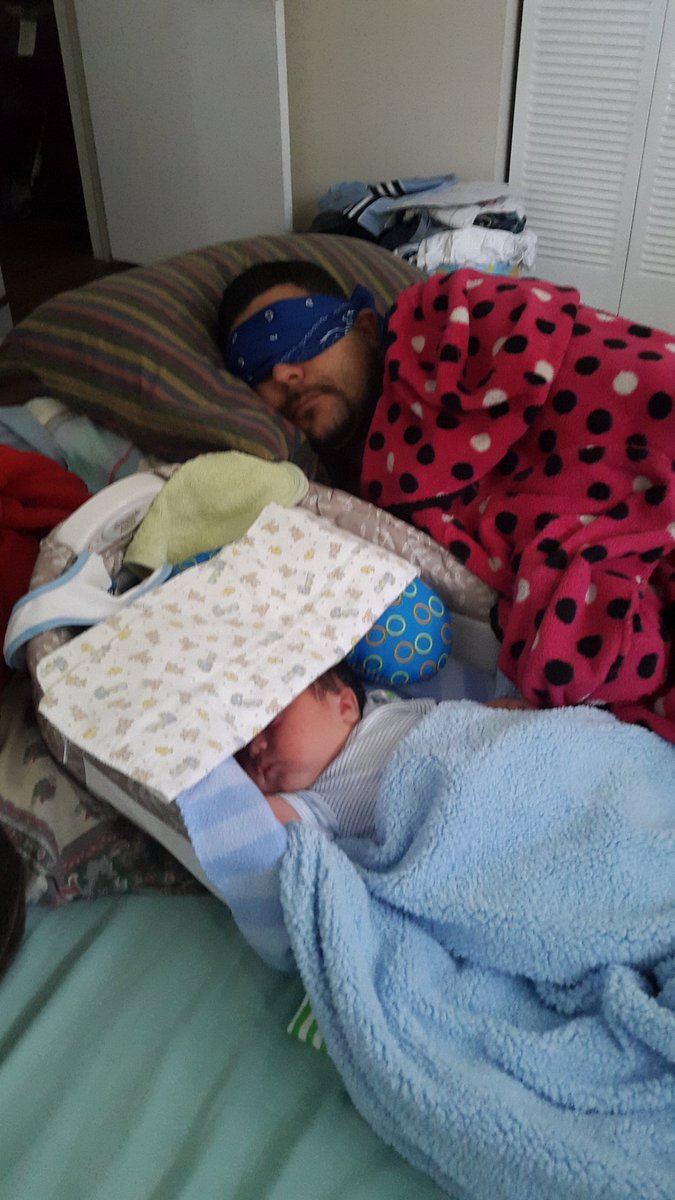 Mayelf7's tweet image. He looks like daddy and sleeps like daddy. Wow!