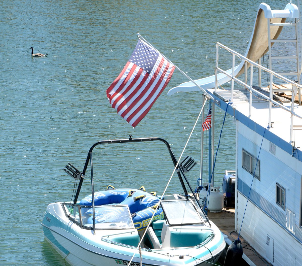 billhusa1's tweet photo. Tip of the day! Beat the heat by heading for the #water #LakeOroville #Riverbend Park. #Summer #Fun #Hot #Chico https://t.co/ceKjTnDc3A