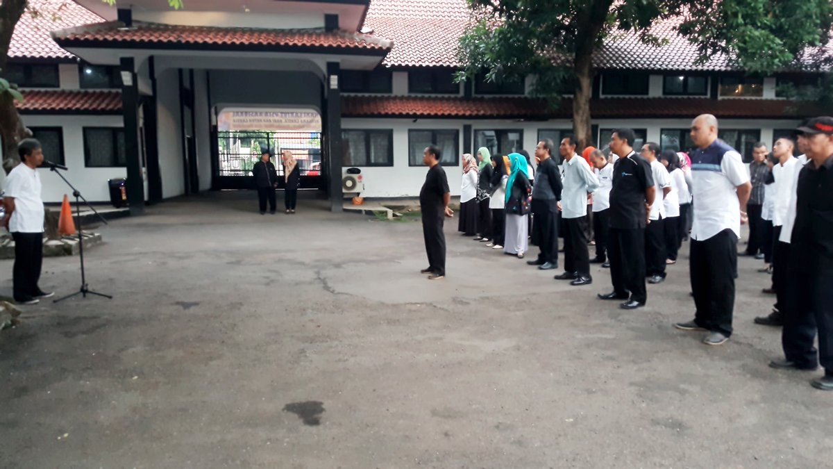 fuadanol's tweet photo. @DediMulyadi71 @dkk_purwakarta apel pagi dinkes pwk  tgl 260616 https://t.co/msjBVKVL0D