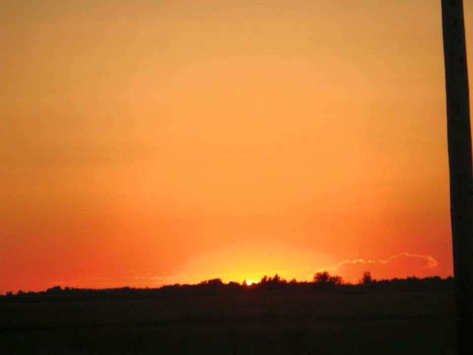 tazpics's tweet photo. I love sunsets #sunset #orange #greatwaytoendtheday https://t.co/7AdTWA3XDt