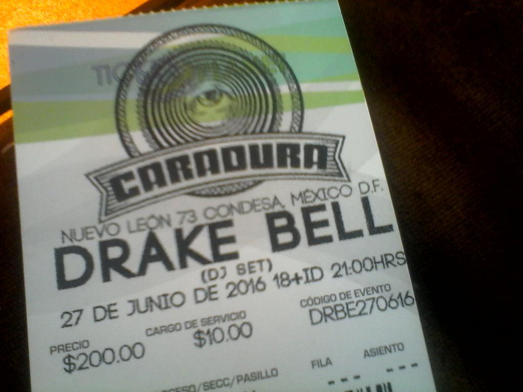 AnnaAglo's tweet photo. Ready 4 the Party 😀 #HBDrake @DrakeBell https://t.co/AVppiOexTc