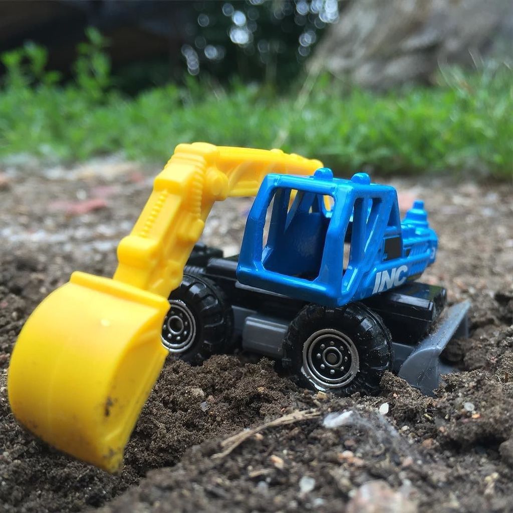 coskier's tweet photo. 172/366 - #2016picaday #dailydiecast #matchboxmonday - Putting the @matchboxworld #GroundG… https://t.co/kPx0FlYKre https://t.co/7yxW44NFhH