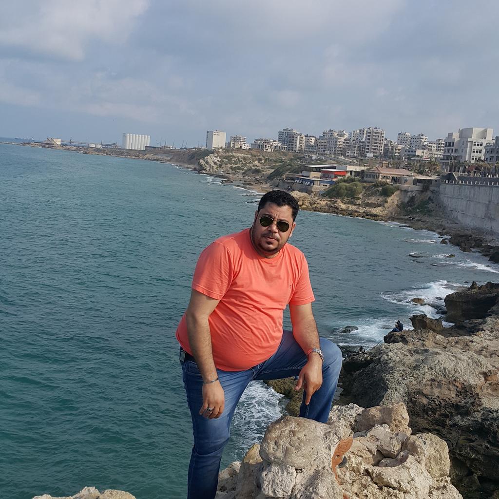 GroupBasel's tweet image. سلفي واللاذقية خلفي