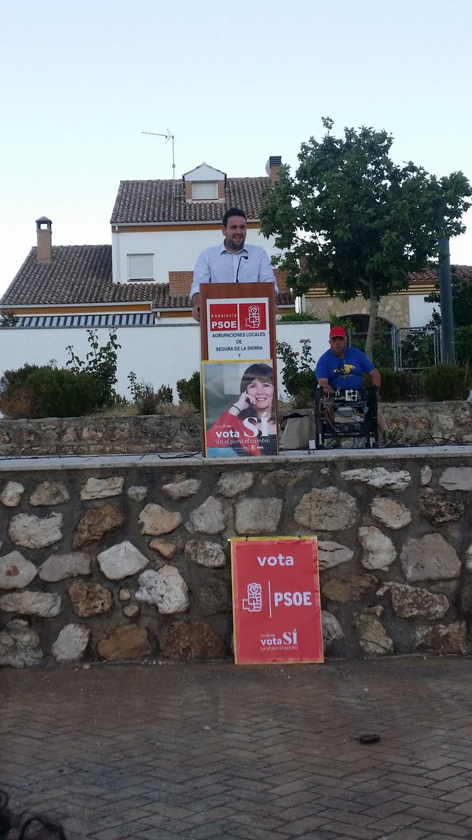 JSACN's tweet photo. Mitin en Cortijos Nuevos iniciado por el secretario general de juventudes socialistas de C.Nuevos#VotaPSOE #VotaSI https://t.co/BxDHVhWQHB
