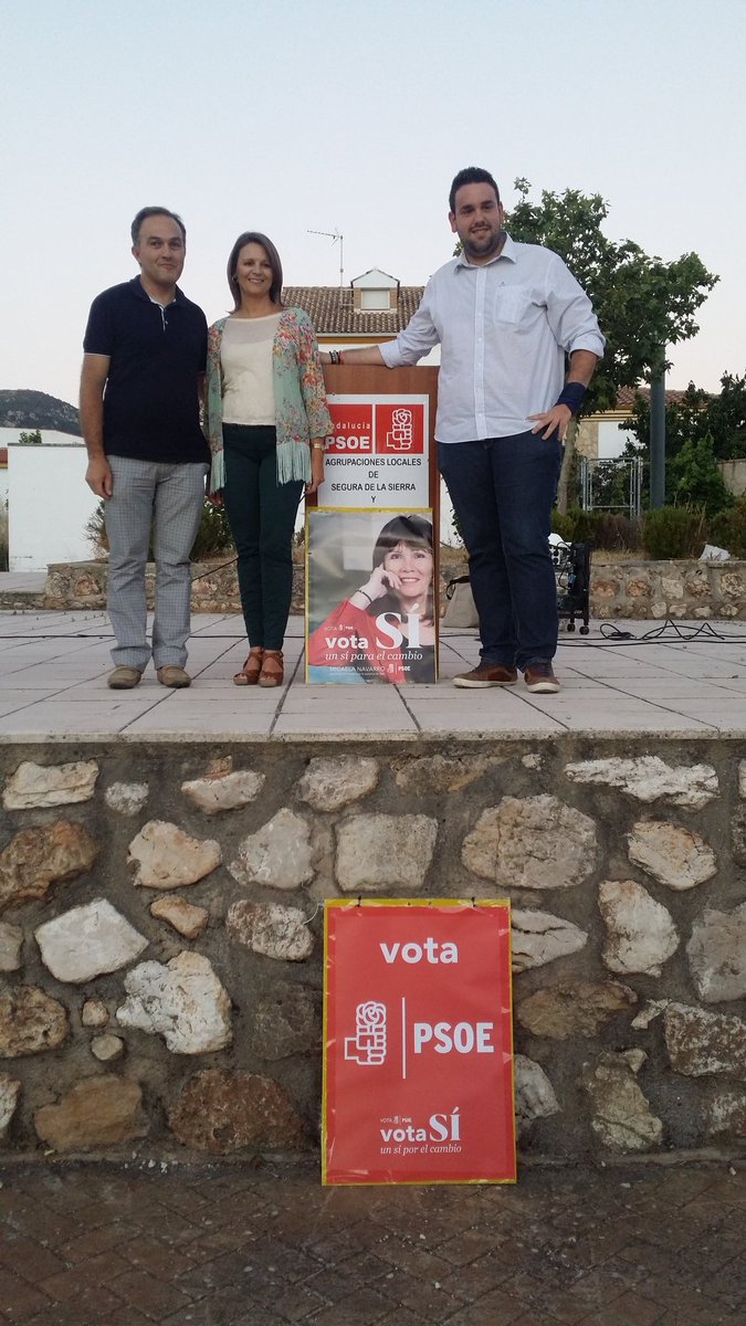 JSACN's tweet photo. Mitin C.Nuevos con la presencia de los compañeros Rafael González jsacn, Manuel Robles y Ana Cobo #VotaPSOE #votaSi https://t.co/7YGwQBzIVL