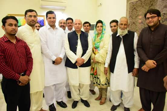 UbaidUr89523351's tweet photo. Iftar dinner hosted by mrs masood bhatti.
@ChMSarwar was cheif guest.
@TeamSarwar @IYWPunjab @iywcpoffical https://t.co/JUdMLw0bNS