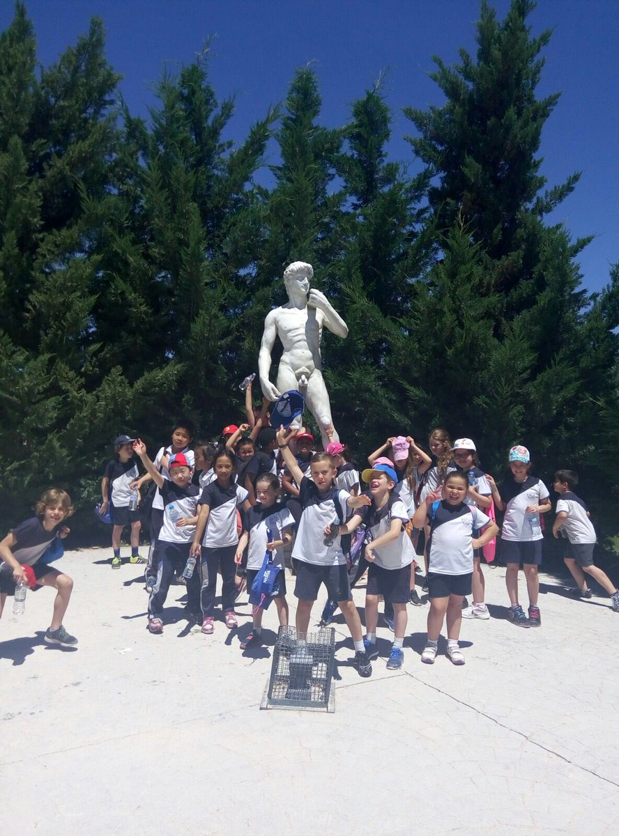 SanJoseTetuan's tweet photo. 3º y 4º pasa un día de excursión el parque Europa #excursionfinaldecurso #tellistasavetureros https://t.co/LM88zdklSd