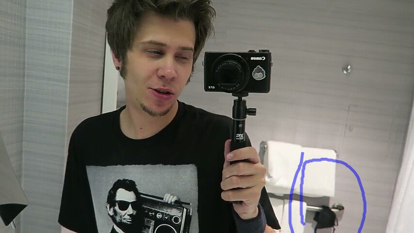 Maureynaelaz's tweet image. #EpicDirecto @Rubiu5 Desde cuando usas brasier? te crecieron las tetas y no las quiere aguadas?😂💜 #preguntasrabo