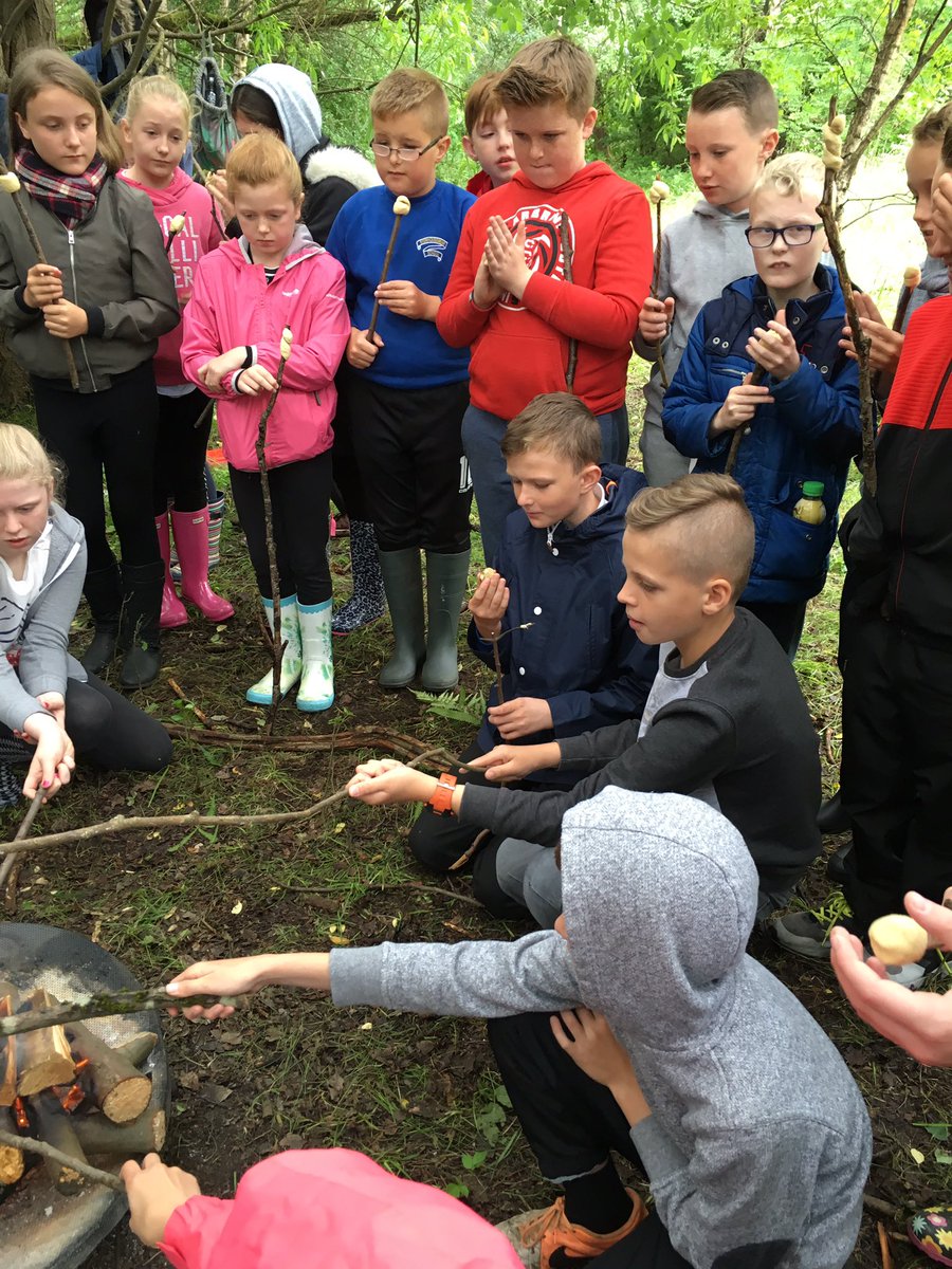 MrsQuinnSPS's tweet photo. We made our own bread! Tasted delicious! #outdoorlearning https://t.co/9raQe4vKxH
