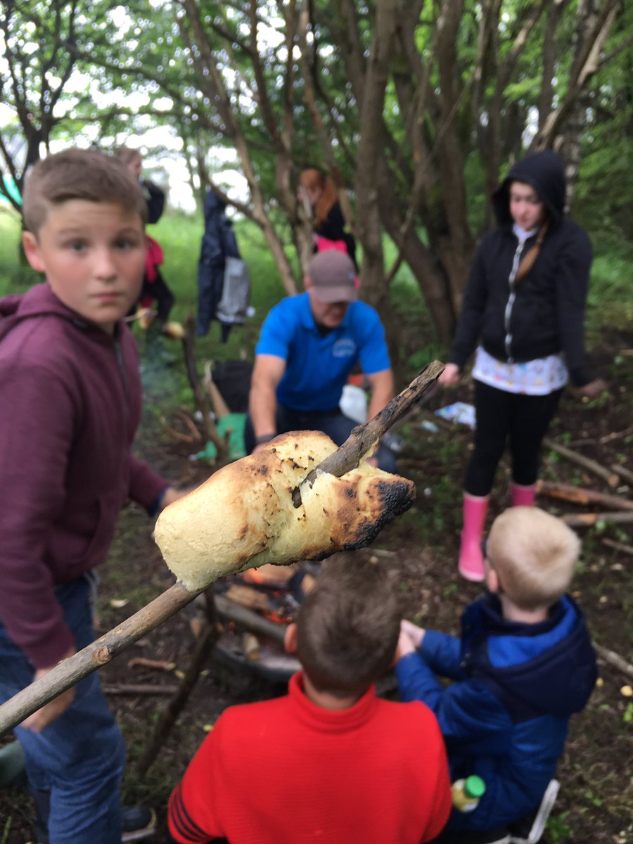 MrsQuinnSPS's tweet photo. We made our own bread! Tasted delicious! #outdoorlearning https://t.co/9raQe4vKxH