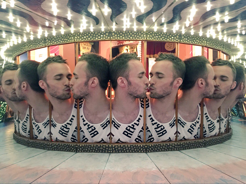 xSqueeZie's tweet photo. Le malaise 😐 https://t.co/3XHbJ7lVqg