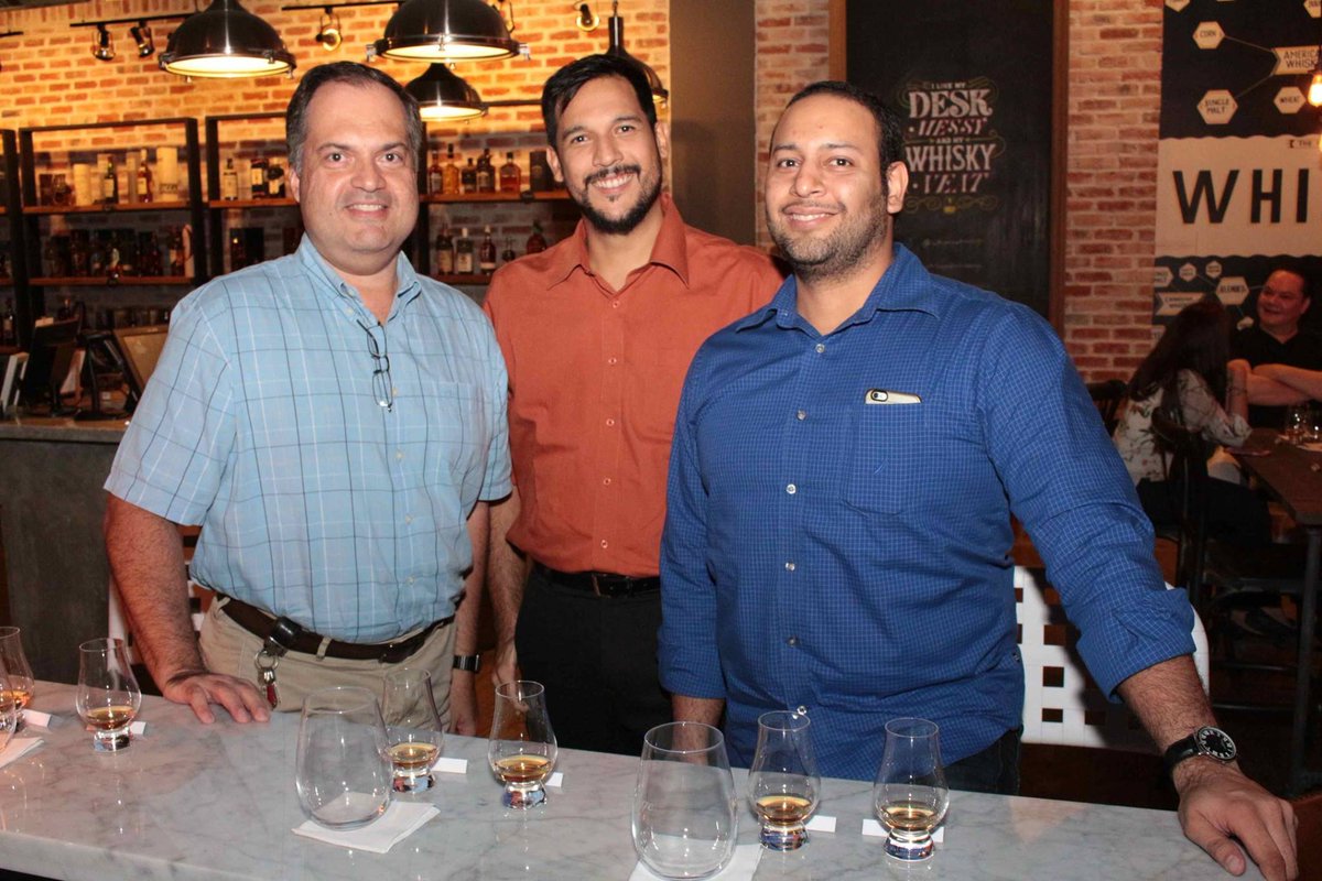 TheMacallanPty's tweet photo. Cata The Macallan  @whiskyandwhiskeys  Mira todas las fotos en The Macallan Panama Facebook. https://t.co/xsRvzzMcIV