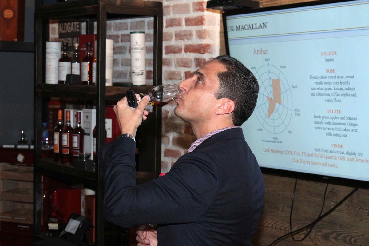 TheMacallanPty's tweet photo. Cata The Macallan  @whiskyandwhiskeys  Mira todas las fotos en The Macallan Panama Facebook. https://t.co/xsRvzzMcIV